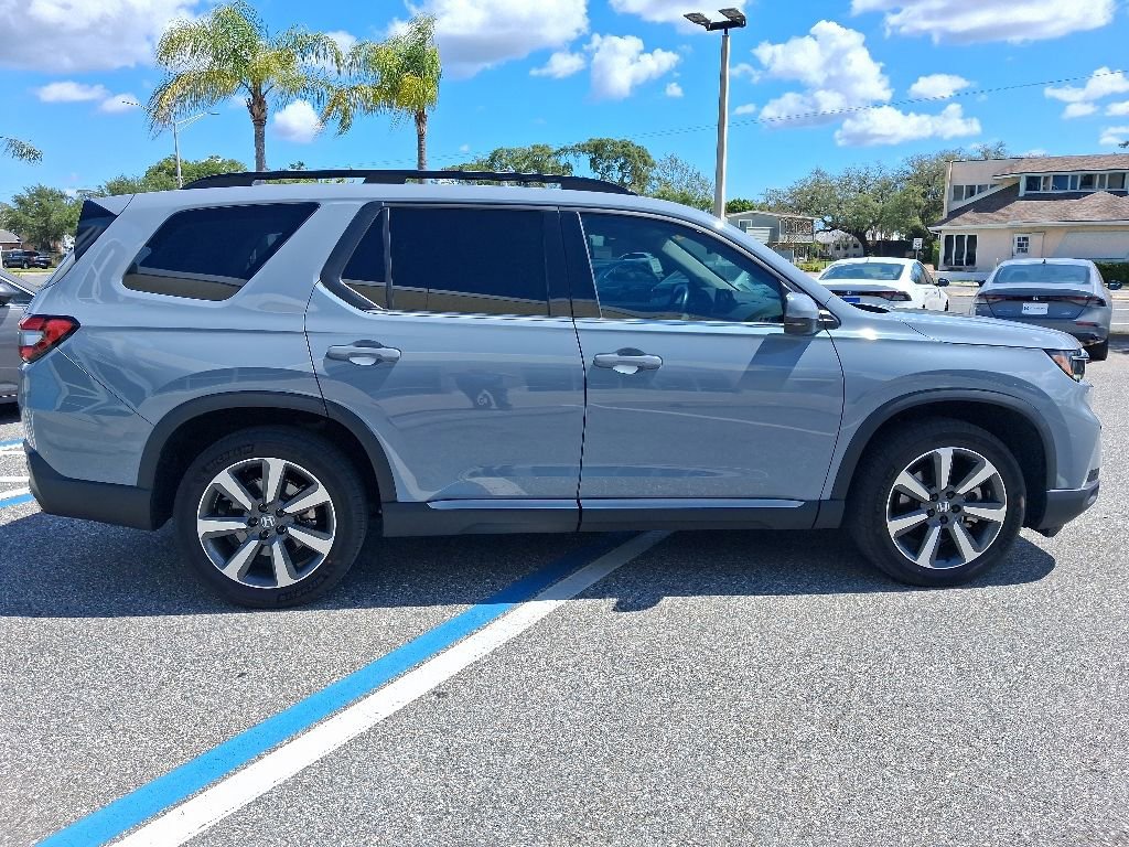 Used 2023 Honda Pilot Touring image 4