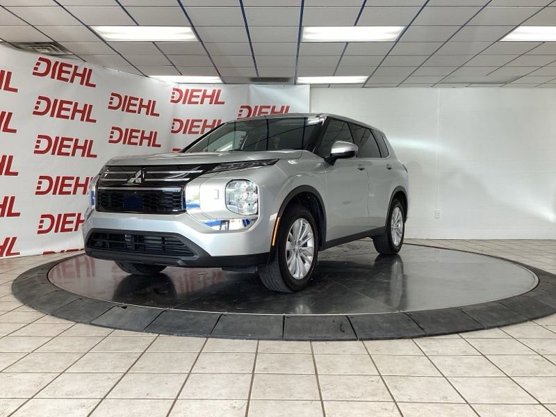 Used 2025 Mitsubishi Outlander ES AWD/4WD image 3