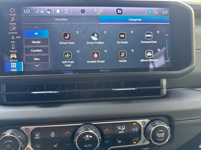Used 2025 Jeep Gladiator Mojave AWD/4WD image 23