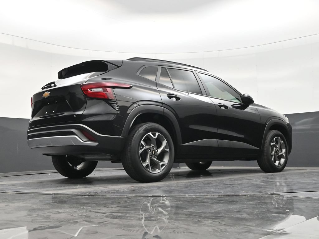 Used 2025 Chevrolet Trax LT w/ Driver Confidence Package FWD image 24