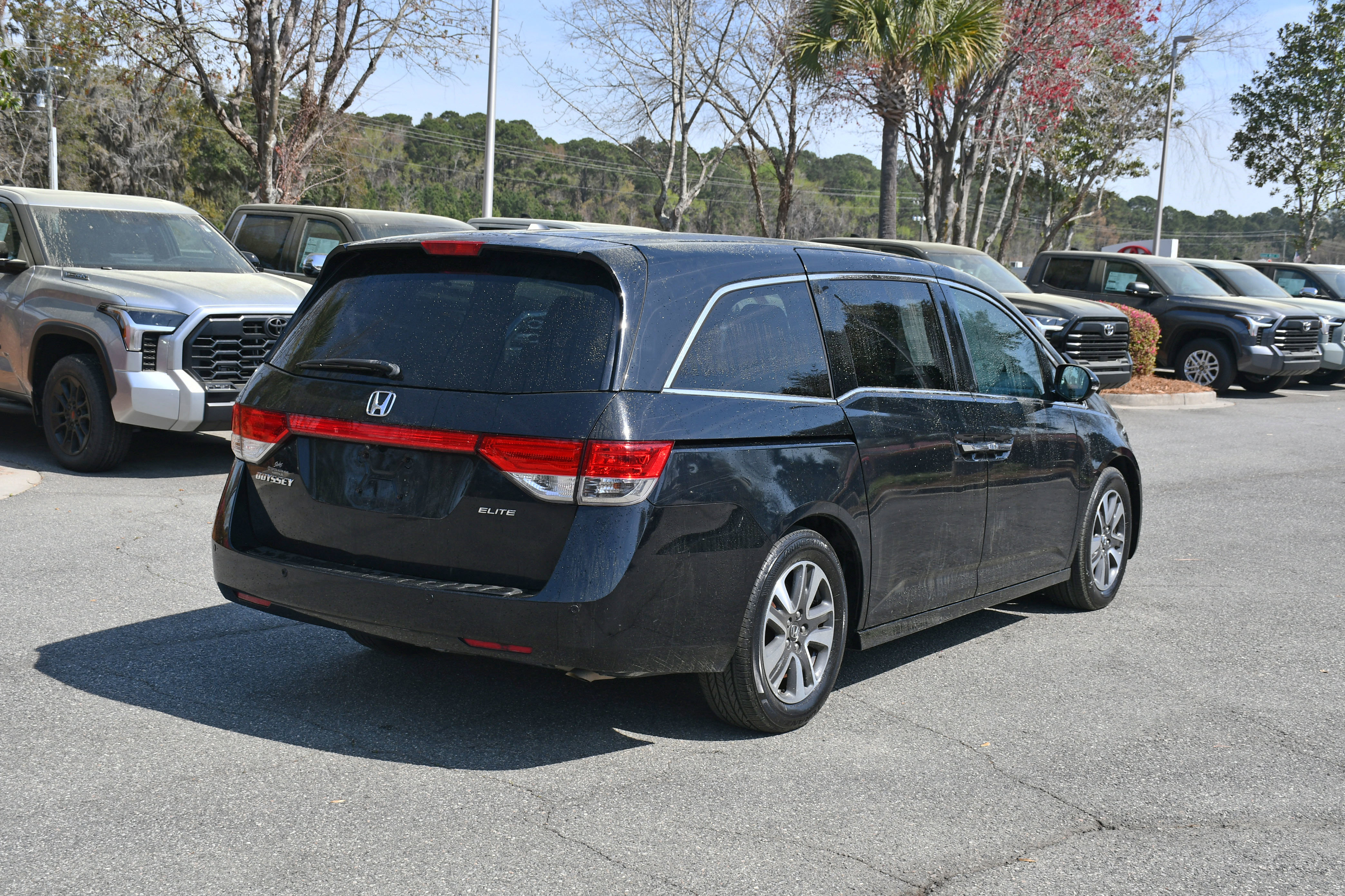Used 2016 Honda Odyssey Touring Elite image 4