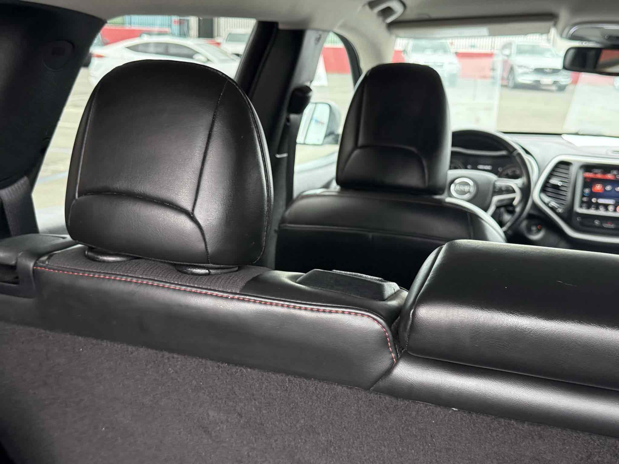 Used 2018 Jeep Cherokee Trailhawk image 84