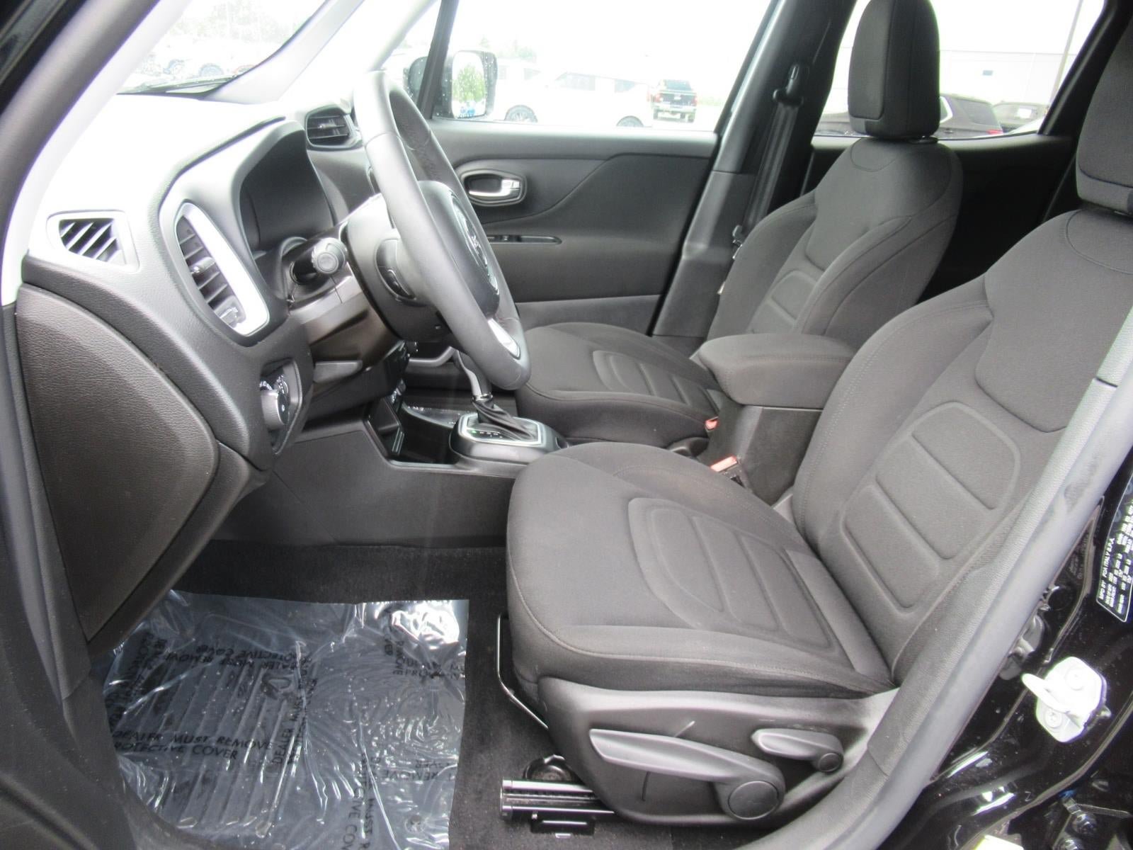 Used 2020 Jeep Renegade Latitude FWD image 18