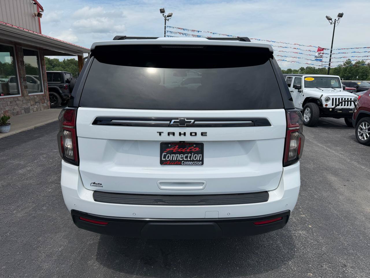 Used 2023 Chevrolet Tahoe Z71 w/ Luxury Package AWD/4WD image 5