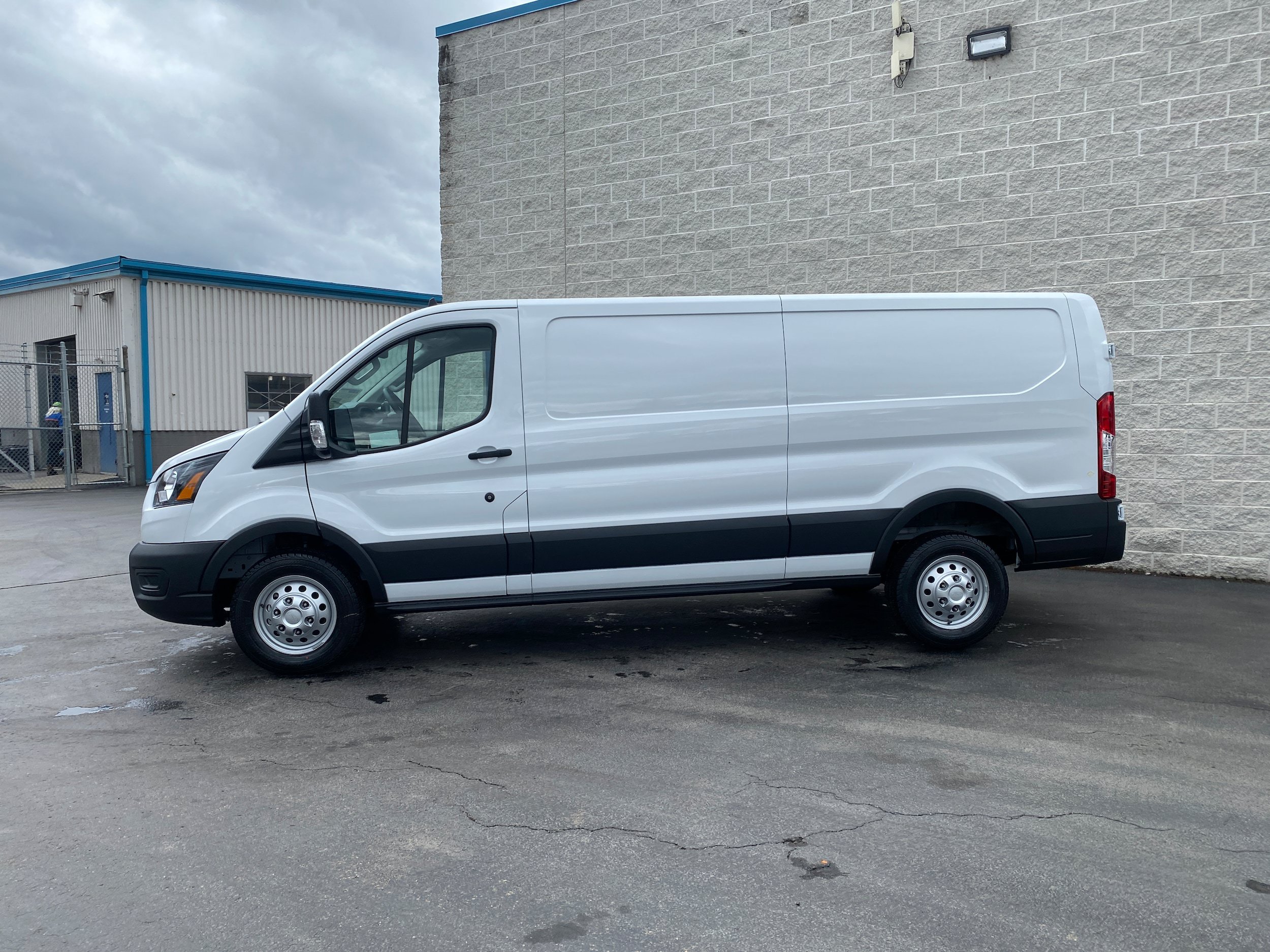 New 2025 Ford Transit 350 148 Low Roof RWD image 4