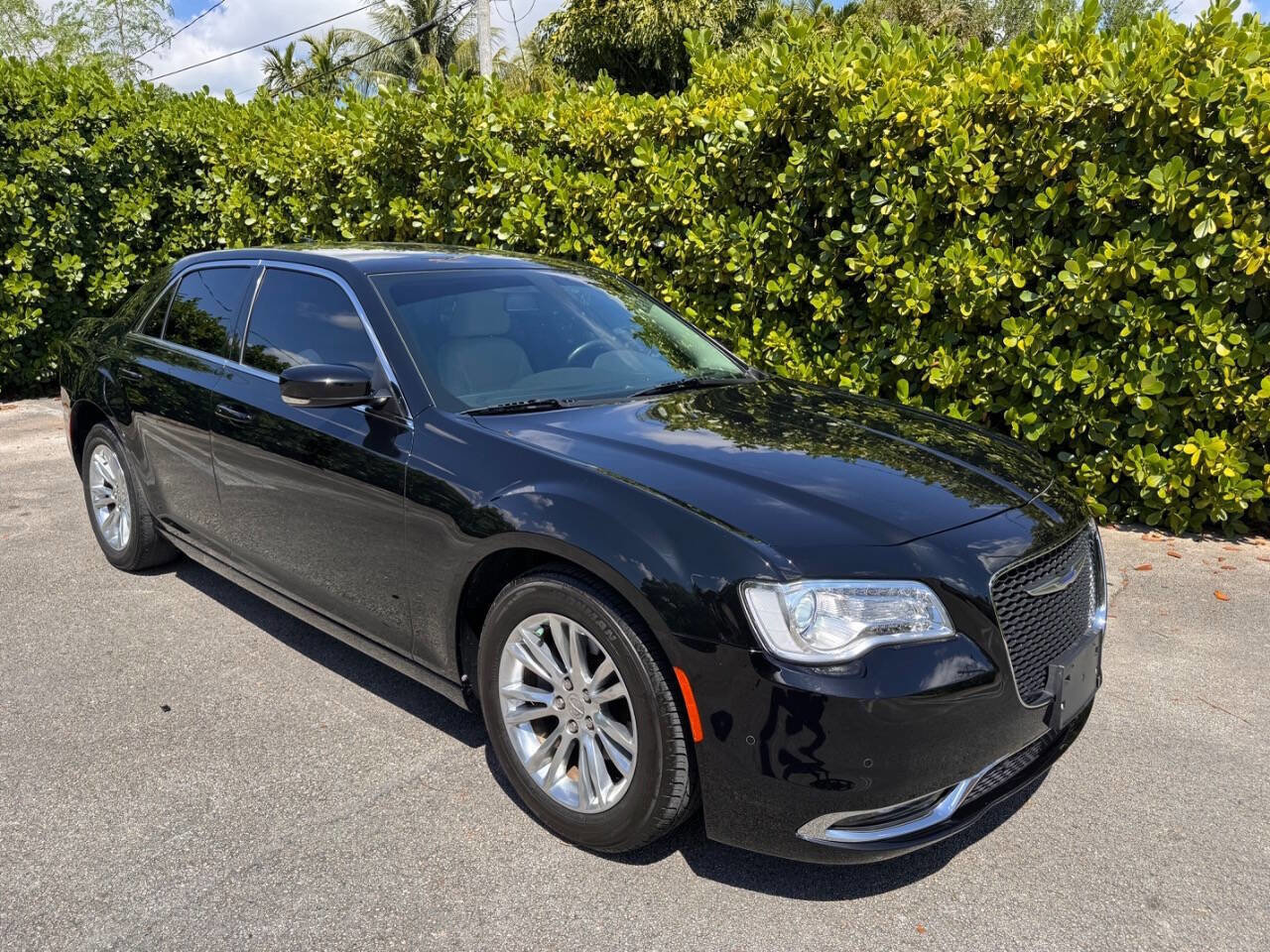 Used 2020 Chrysler 300 Touring L w/ 300 Premium Group image 2