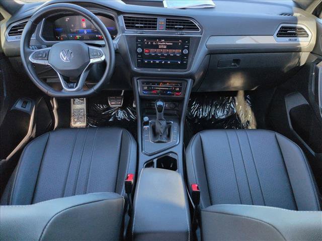 Used 2023 Volkswagen Tiguan SE R-Line image 18