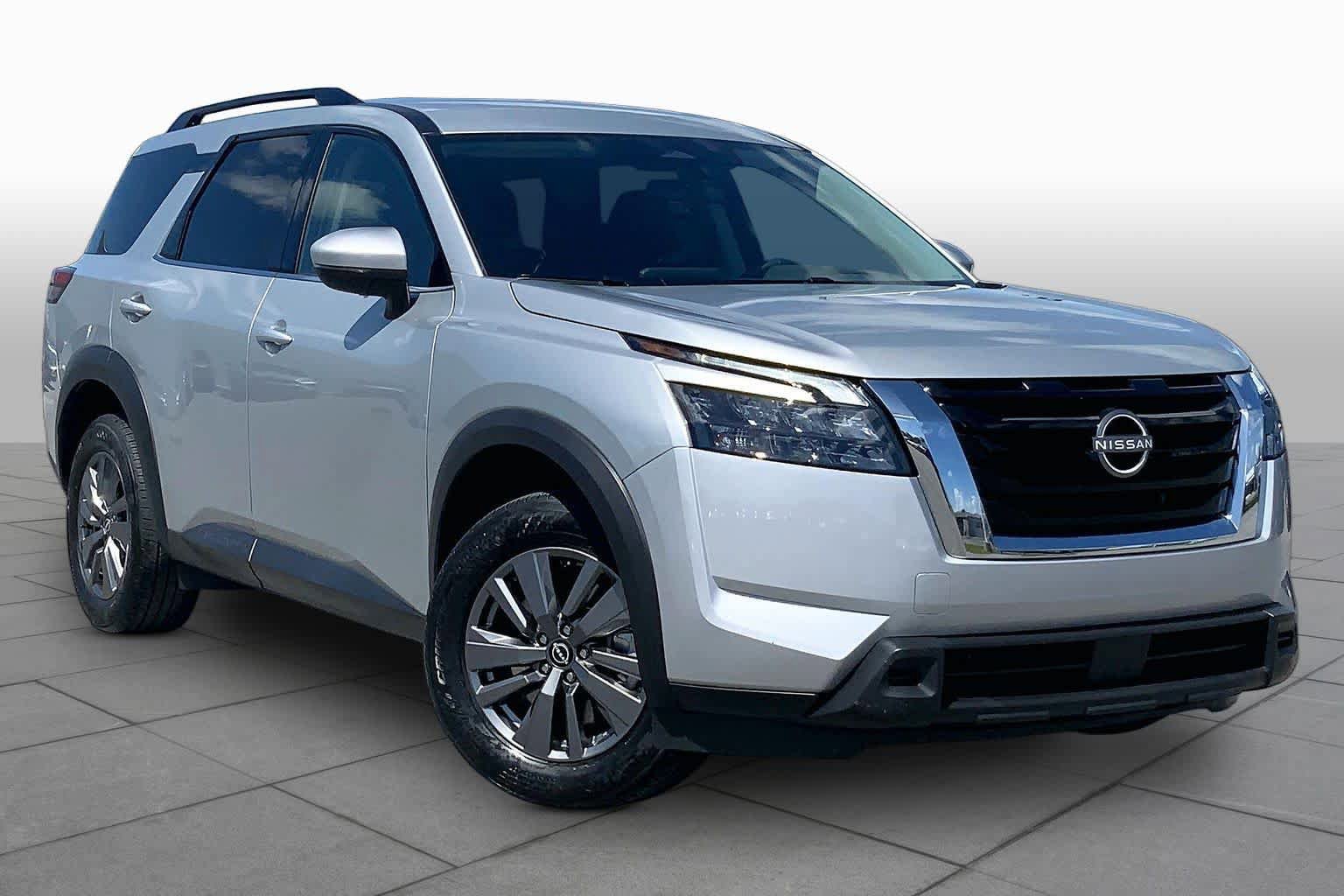 Used 2025 Nissan Pathfinder SV AWD/4WD image 3