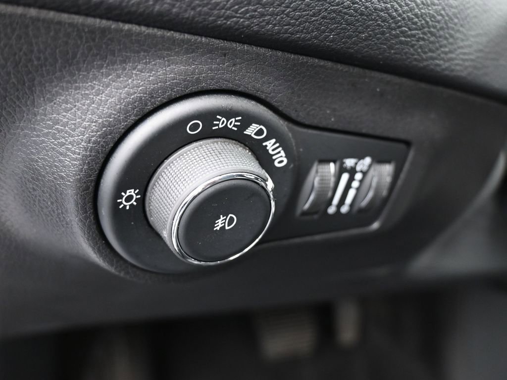 Used 2020 Jeep Compass Latitude image 14