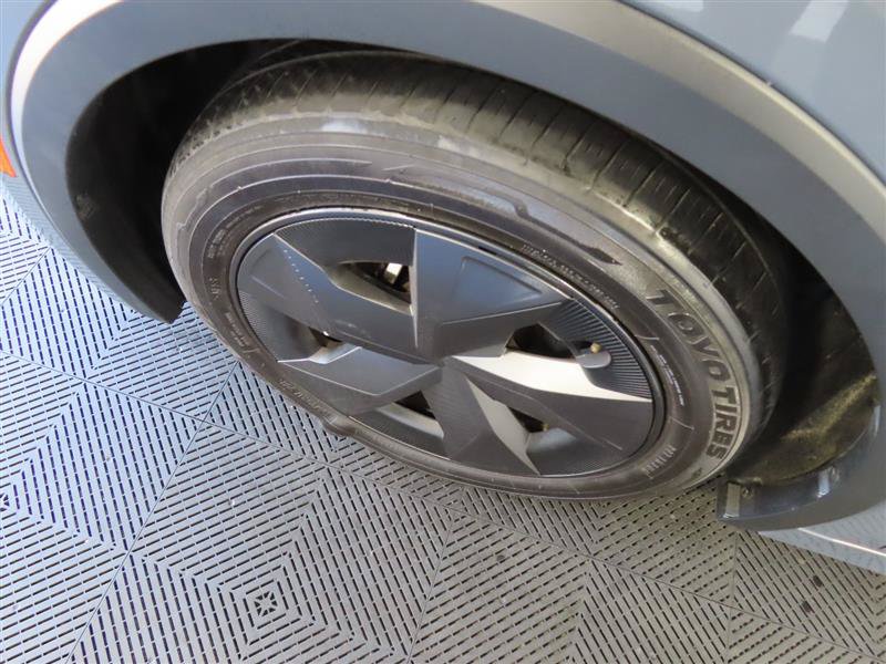 Used 2024 Toyota Prius LE FWD image 6