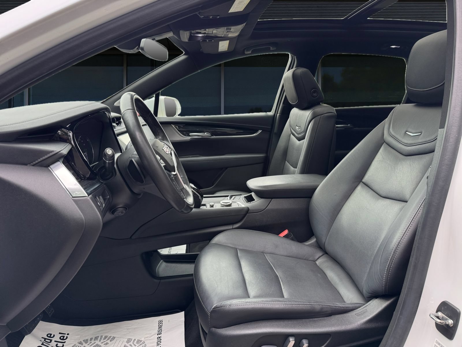 Used 2020 Cadillac XT5 Premium Luxury AWD/4WD image 2