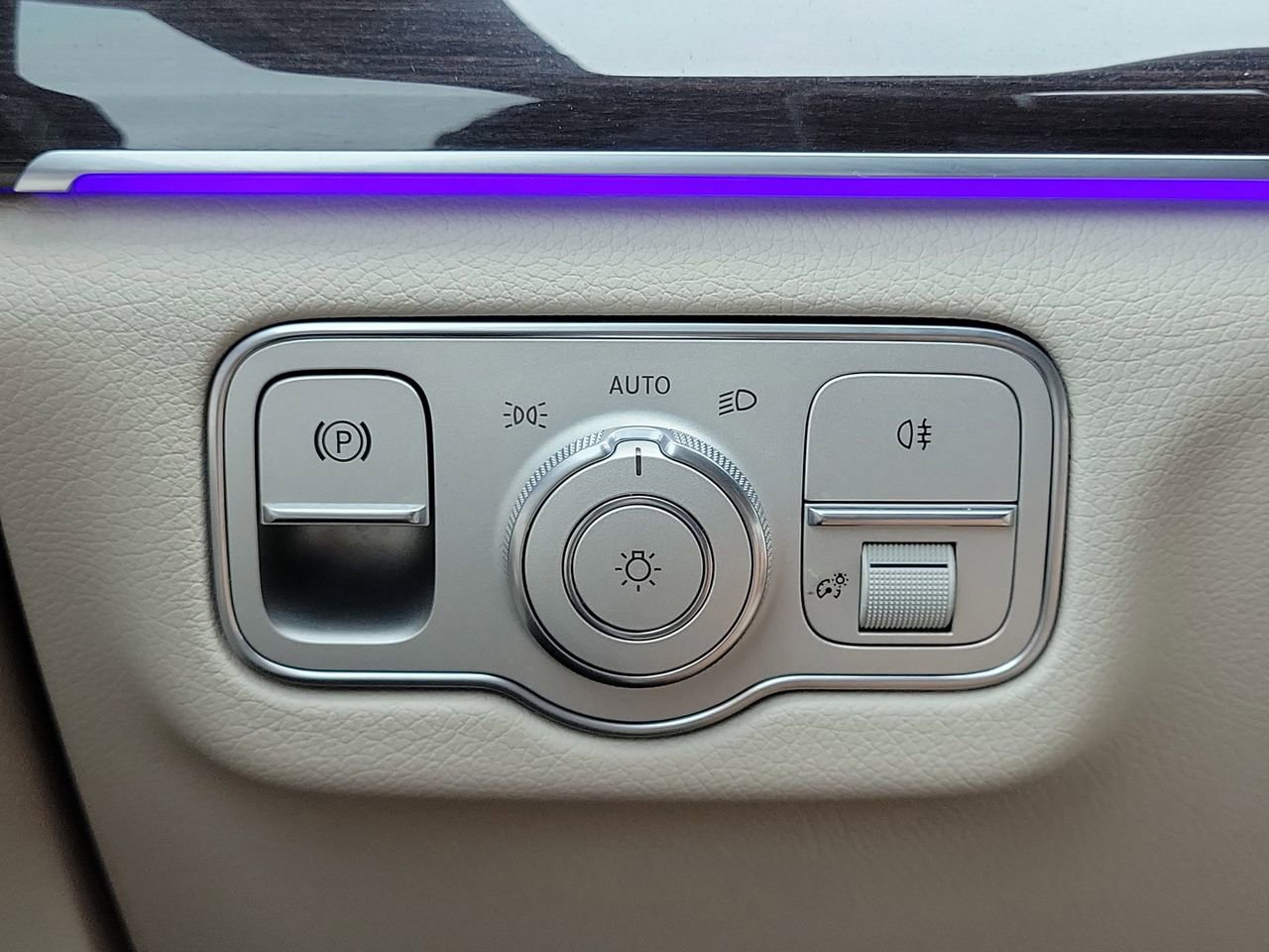 Certified 2025 Mercedes-Benz GLE 450e 4MATIC image 32