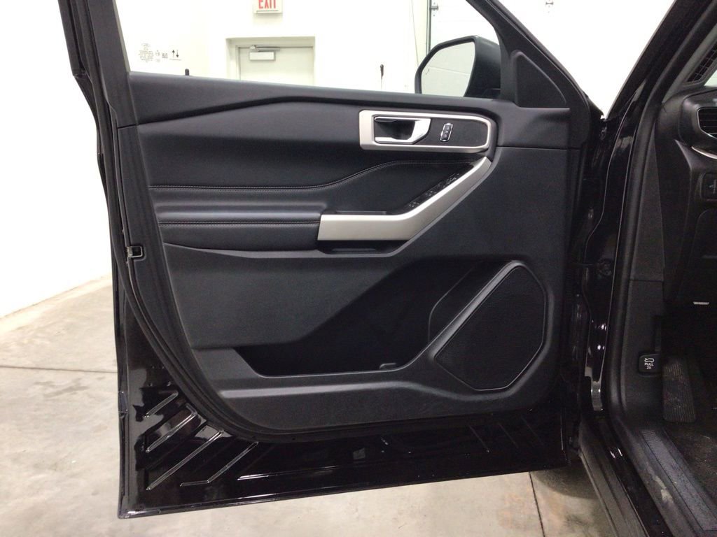 Used 2022 Ford Explorer XLT w/ Equipment Group 202A image 18