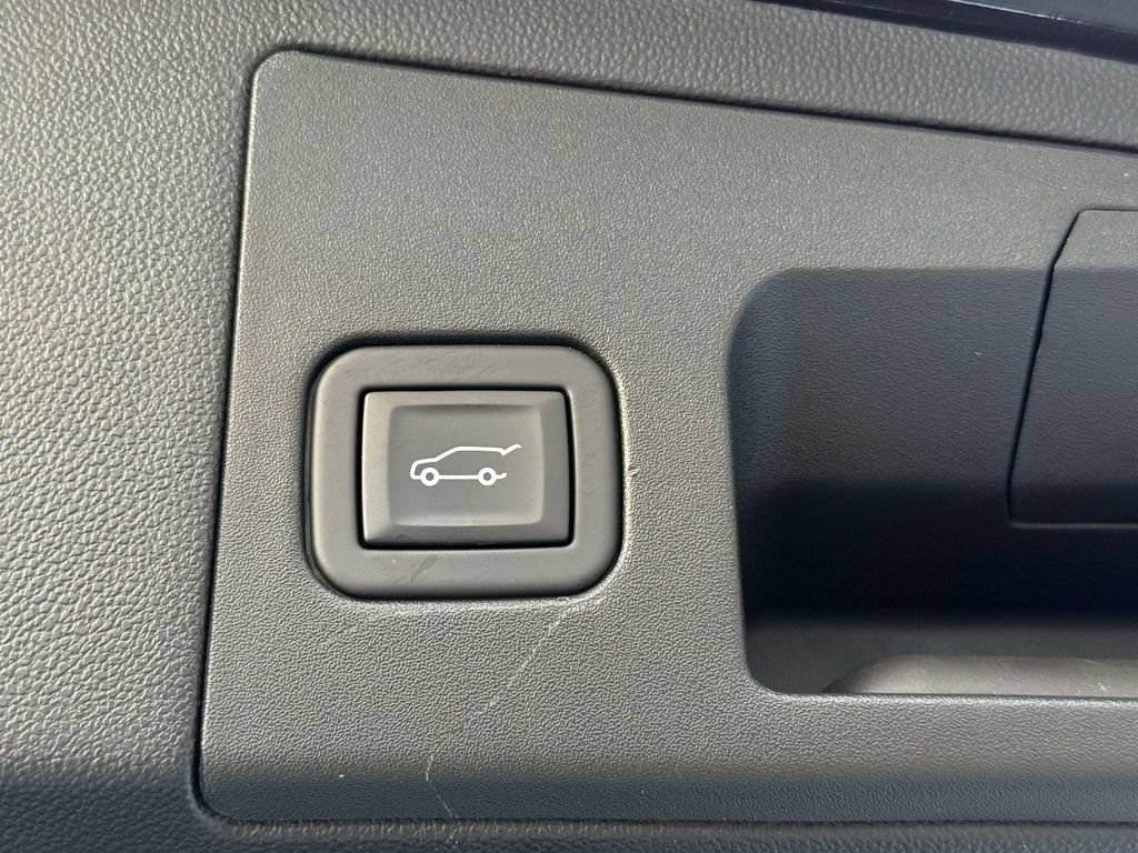 Used 2024 Cadillac XT5 Premium Luxury w/ Technology Package AWD/4WD image 18