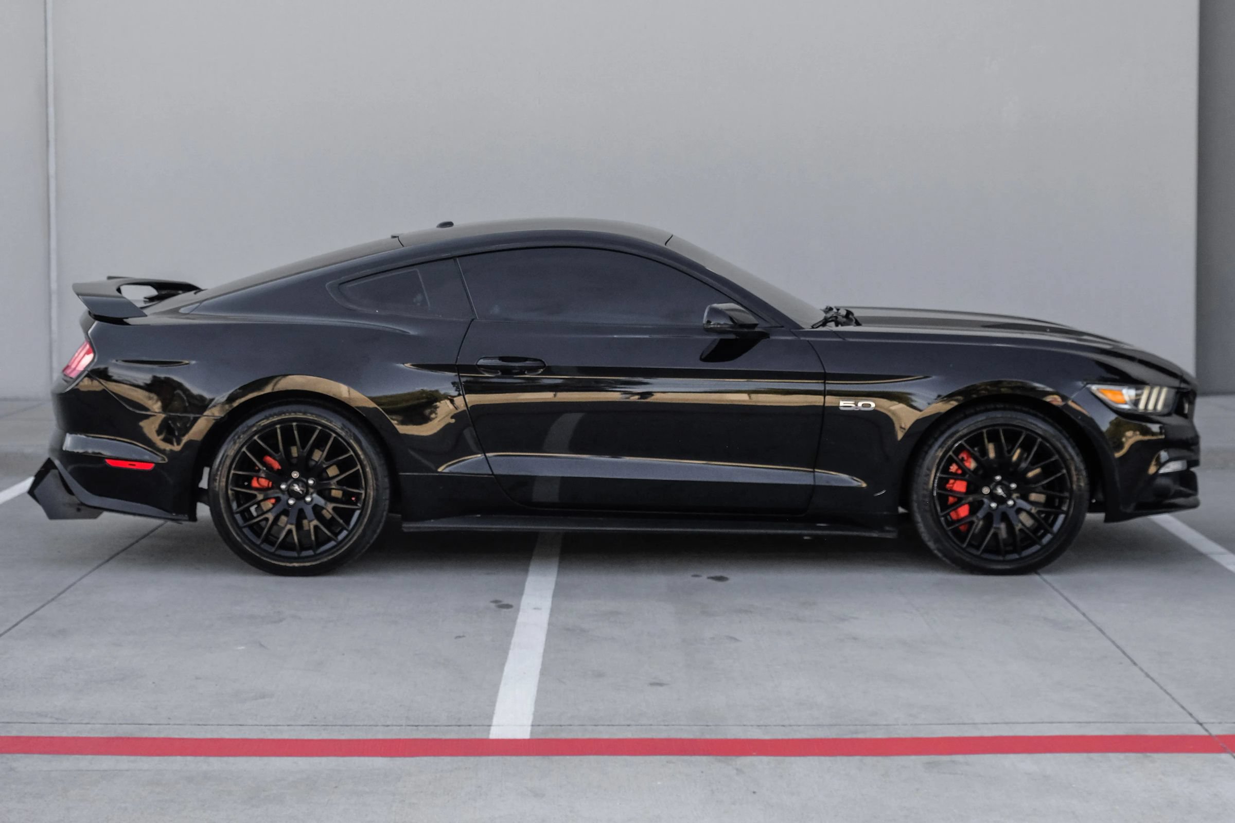 Used 2017 Ford Mustang GT Premium w/ GT Performance Package RWD image 7