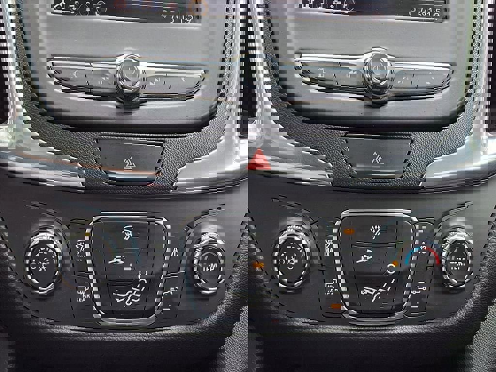 Used 2020 Chevrolet Equinox LT image 16