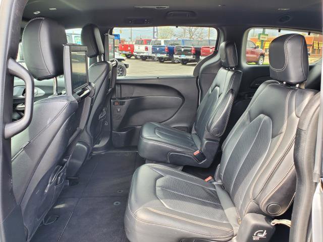 Used 2018 Chrysler Pacifica Touring-L Plus w/ S Appearance Package image 25