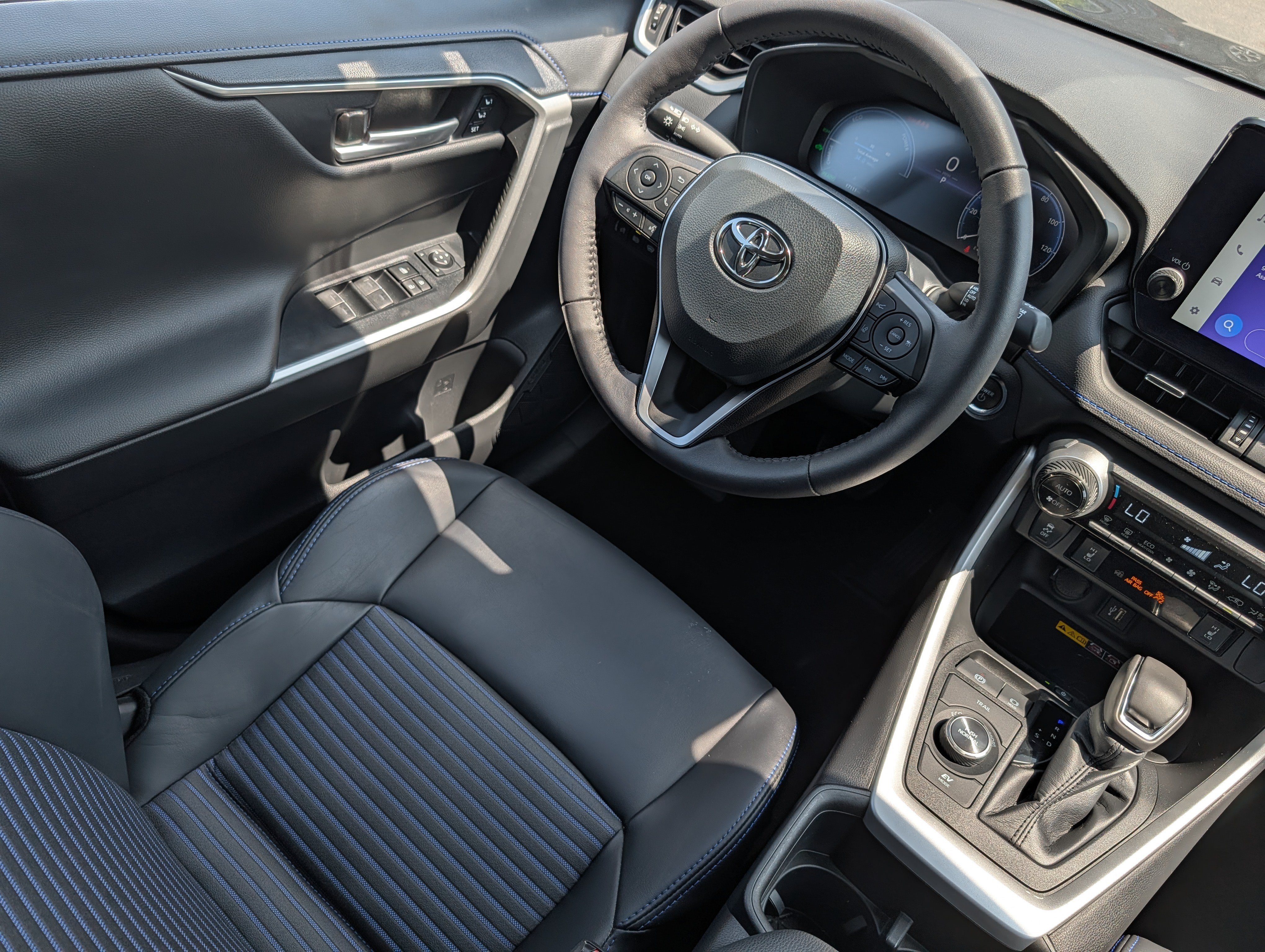 Used 2023 Toyota RAV4 XSE AWD/4WD image 9