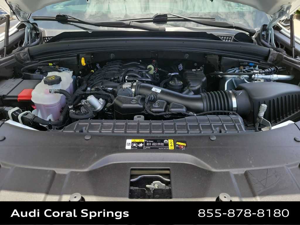 Used 2025 Jeep Grand Cherokee Summit AWD/4WD image 9