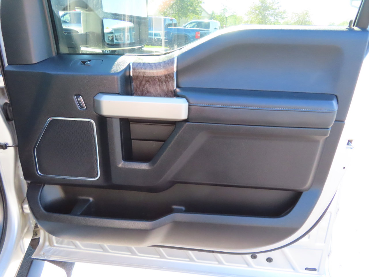 Used 2017 Ford F250 Lariat w/ Lariat Value Package image 39