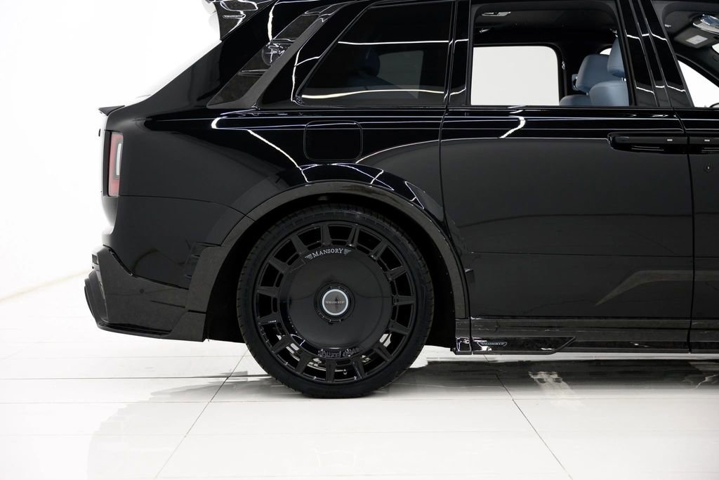 Used 2025 Rolls-Royce Cullinan image 8