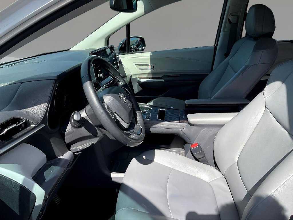 Used 2022 Toyota Sienna XLE FWD image 20