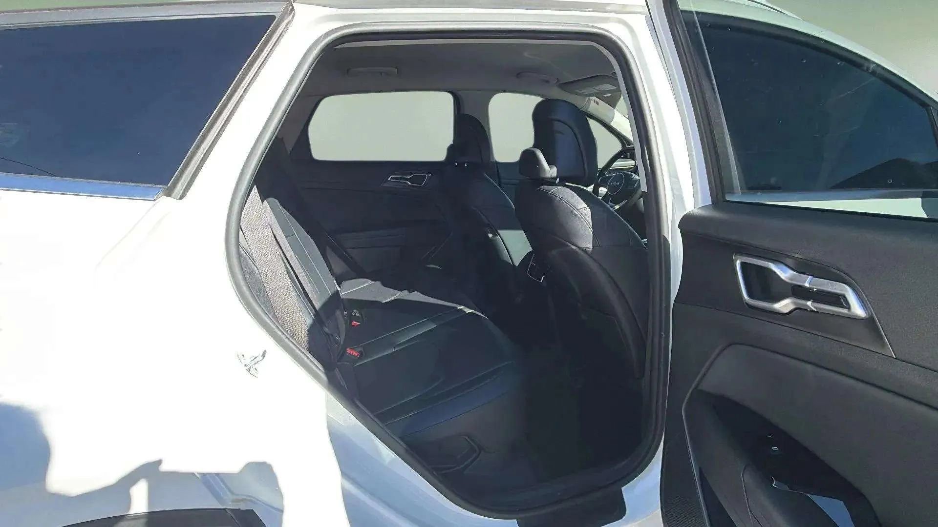 Used 2023 Kia Sportage EX image 16