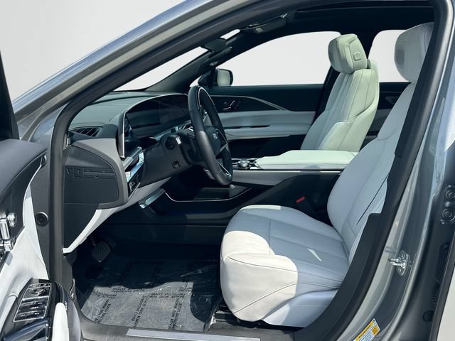 Used 2025 Cadillac Lyriq Sport AWD/4WD image 16