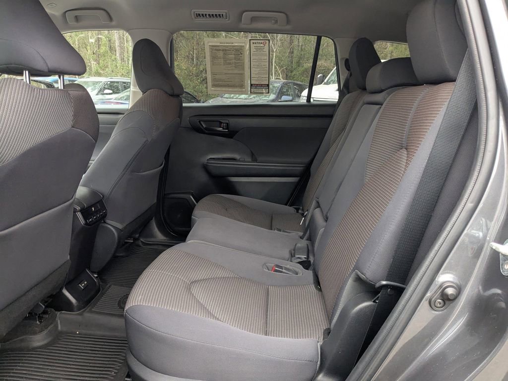 Used 2023 Toyota Highlander LE image 14