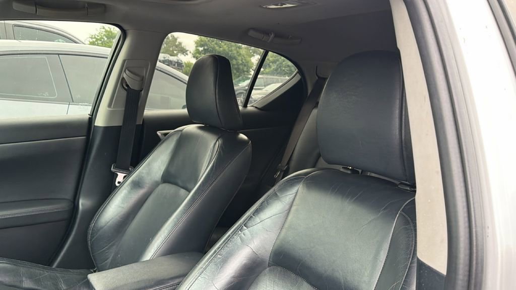 Used 2011 Lexus CT 200h Premium w/ Leather Pkg FWD image 9