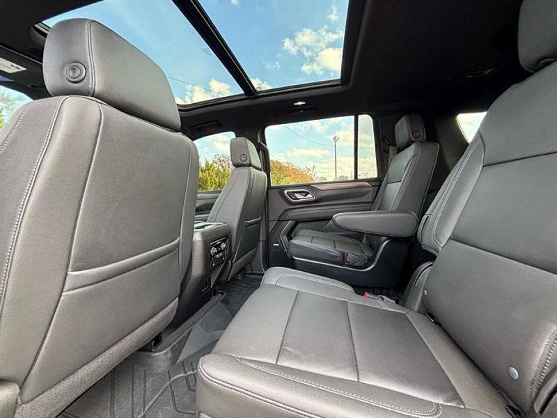 Used 2024 Chevrolet Suburban Z71 w/ Luxury Package image 39