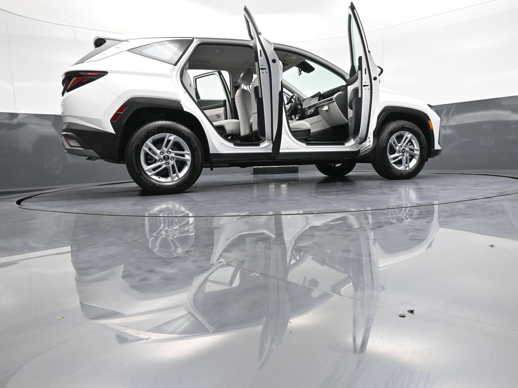 Certified 2025 Hyundai Tucson SE AWD/4WD image 47