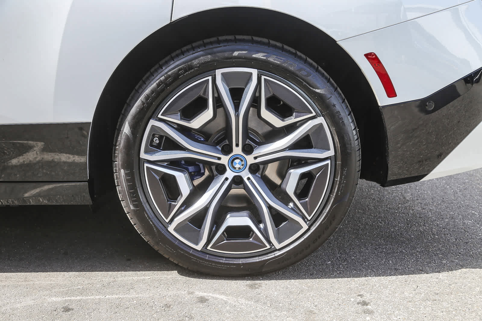 Used 2025 BMW iX xDrive50 image 8