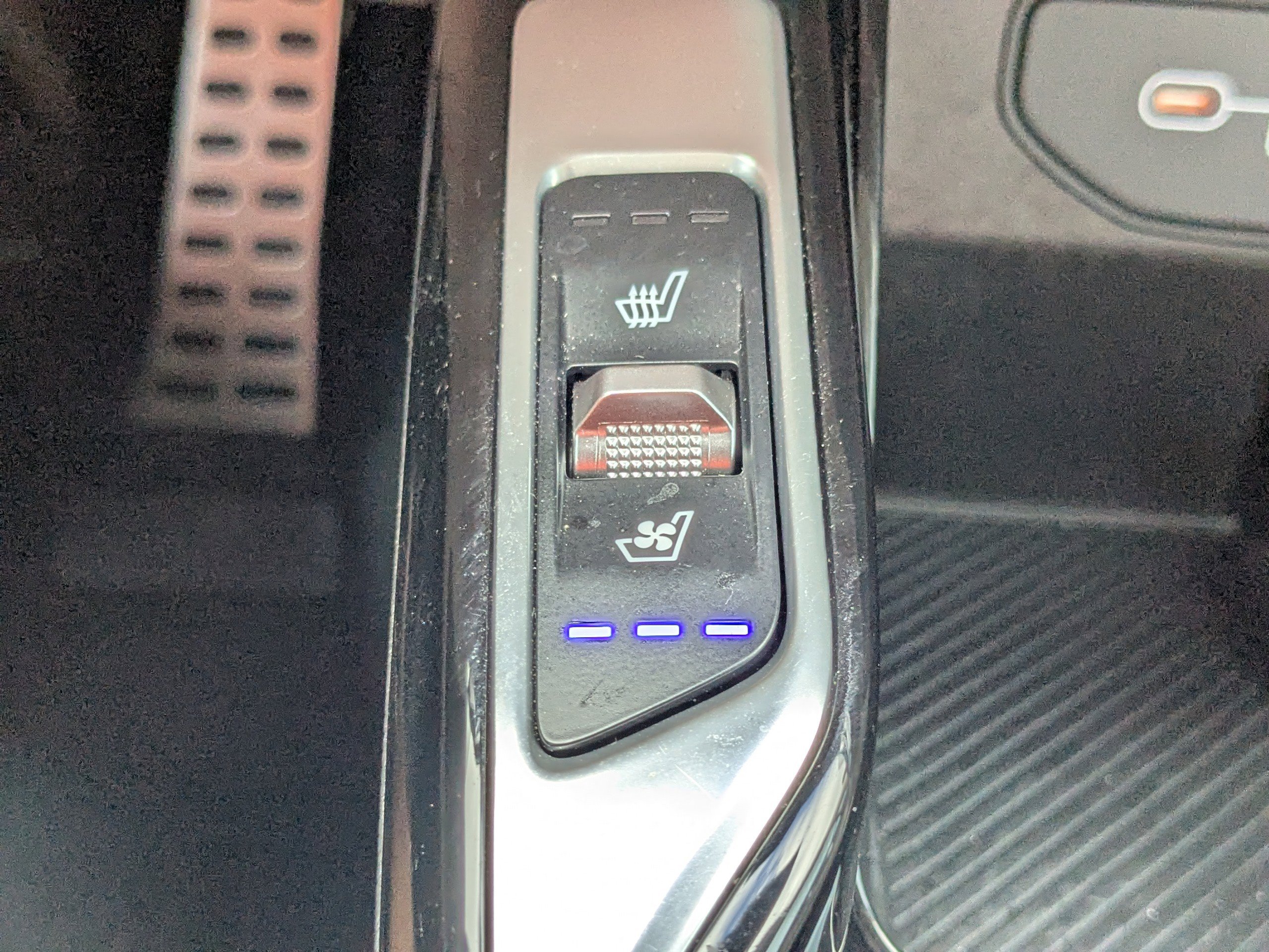 Certified 2025 Kia Sorento SX image 28