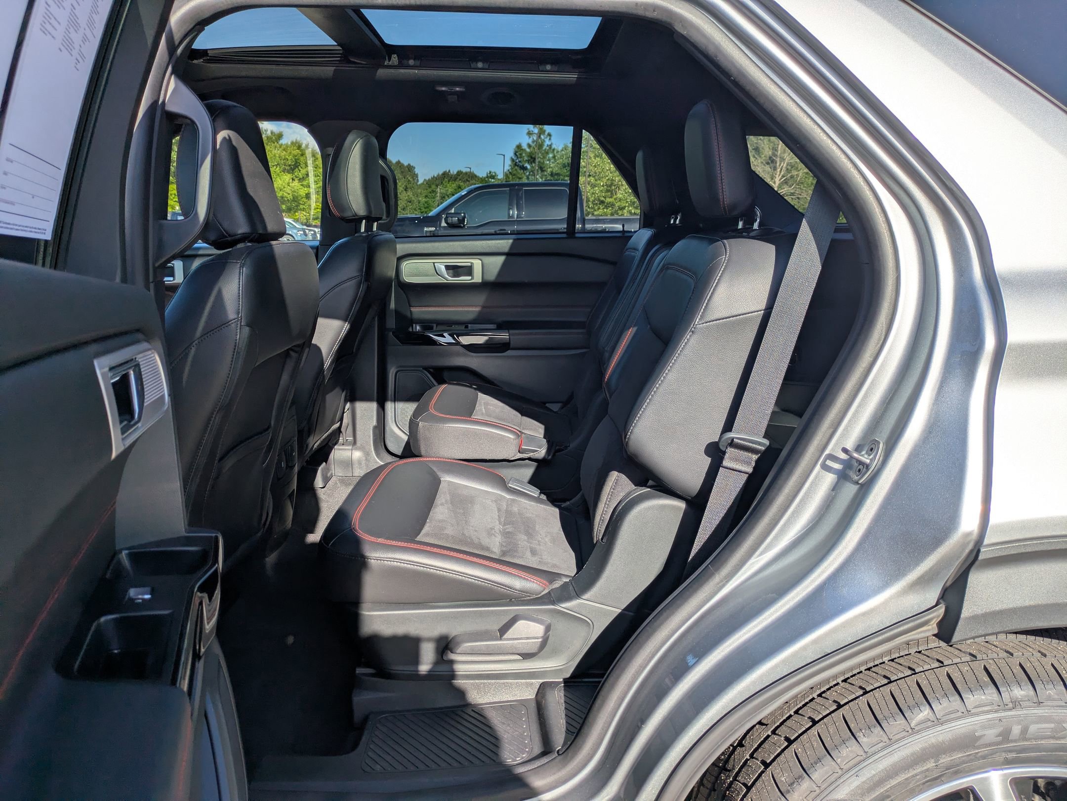 Certified 2022 Ford Explorer ST-Line w/ Class IV Trailer Tow Package AWD/4WD image 30