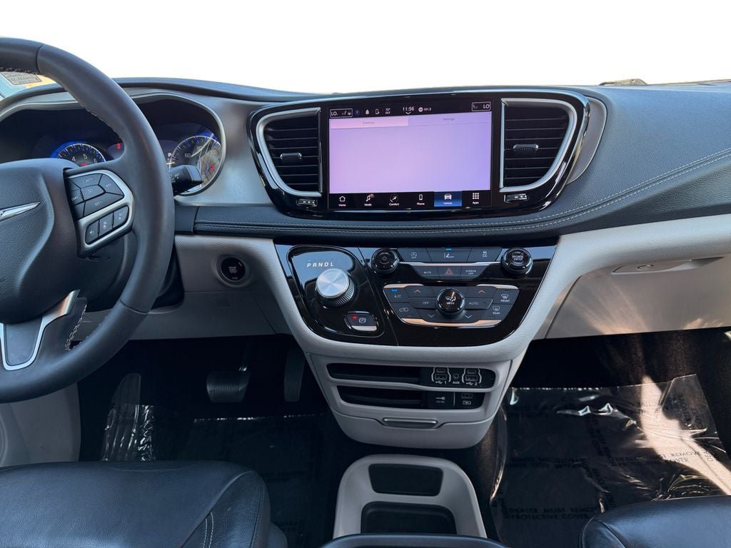 Used 2022 Chrysler Pacifica Touring-L FWD image 12