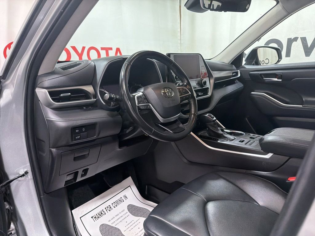 Used 2023 Toyota Highlander XLE image 24