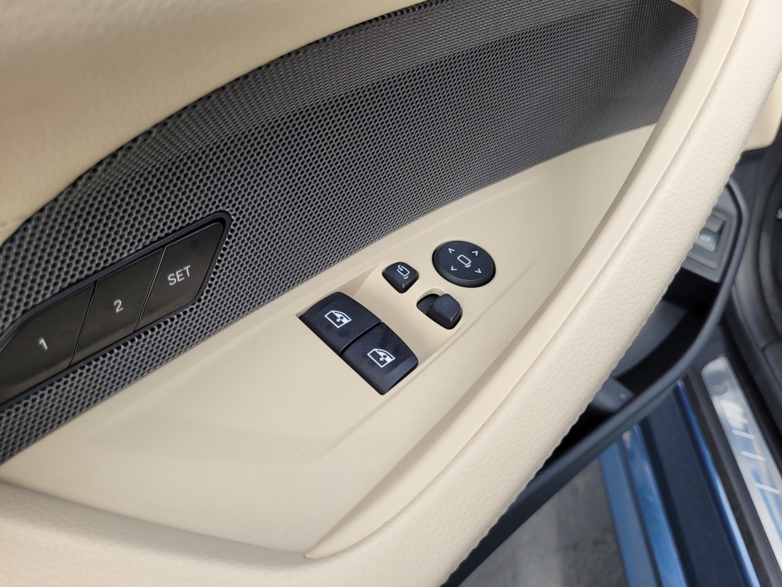 Used 2025 BMW 430i Coupe w/ M Sport Package image 25