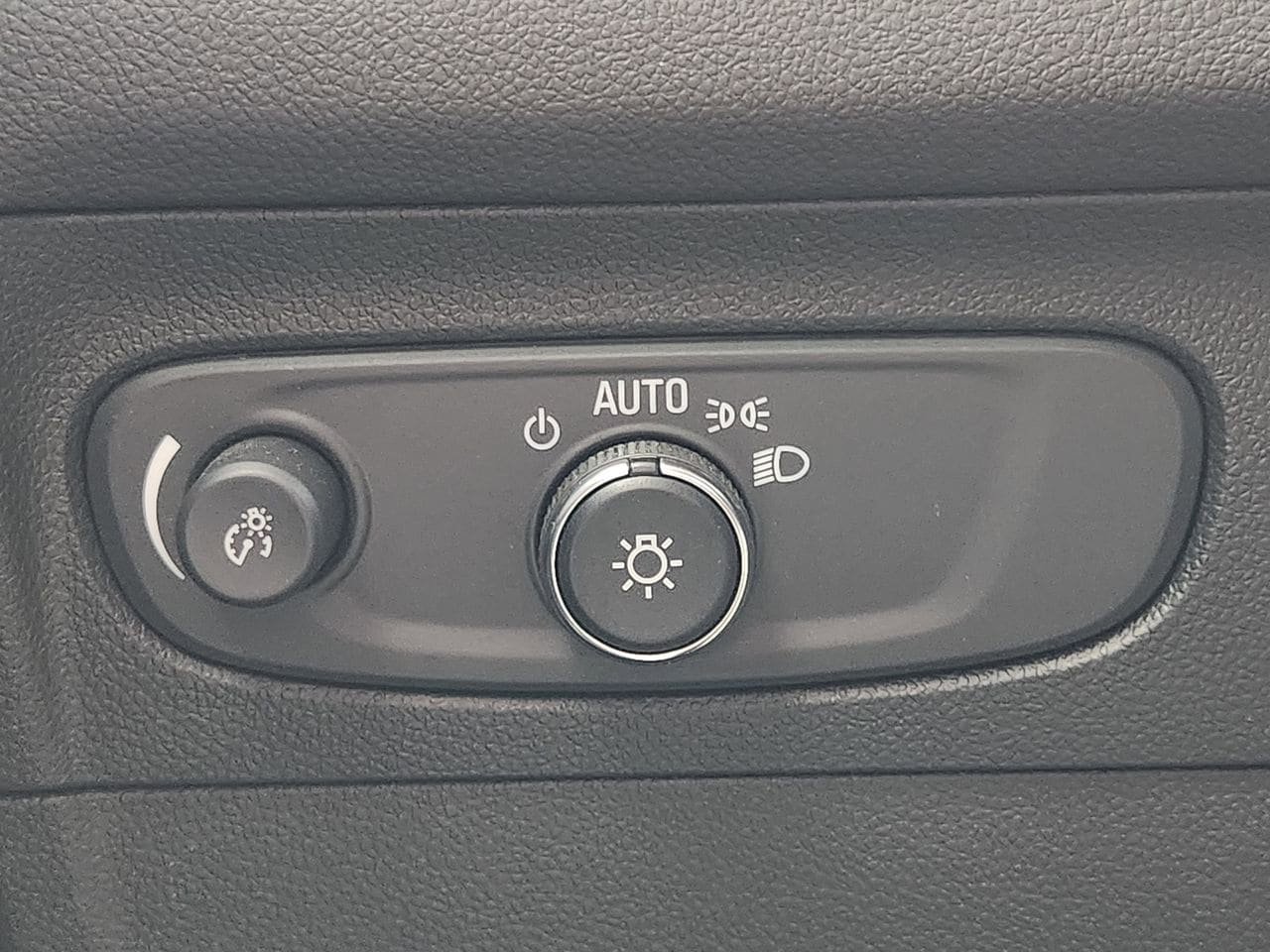 Used 2023 Buick Envision Essence w/ Sport Touring Package AWD/4WD image 21