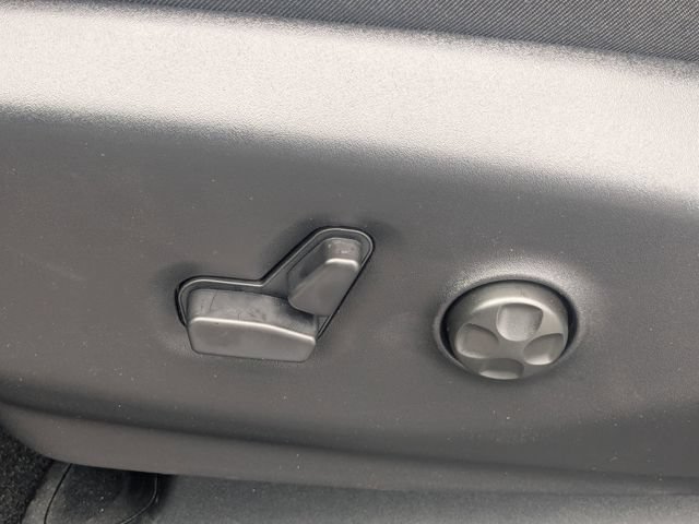 New 2027 Chrysler Pacifica Limited FWD image 15