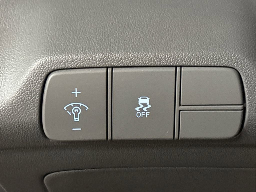 Certified 2025 Hyundai Elantra Sport image 33