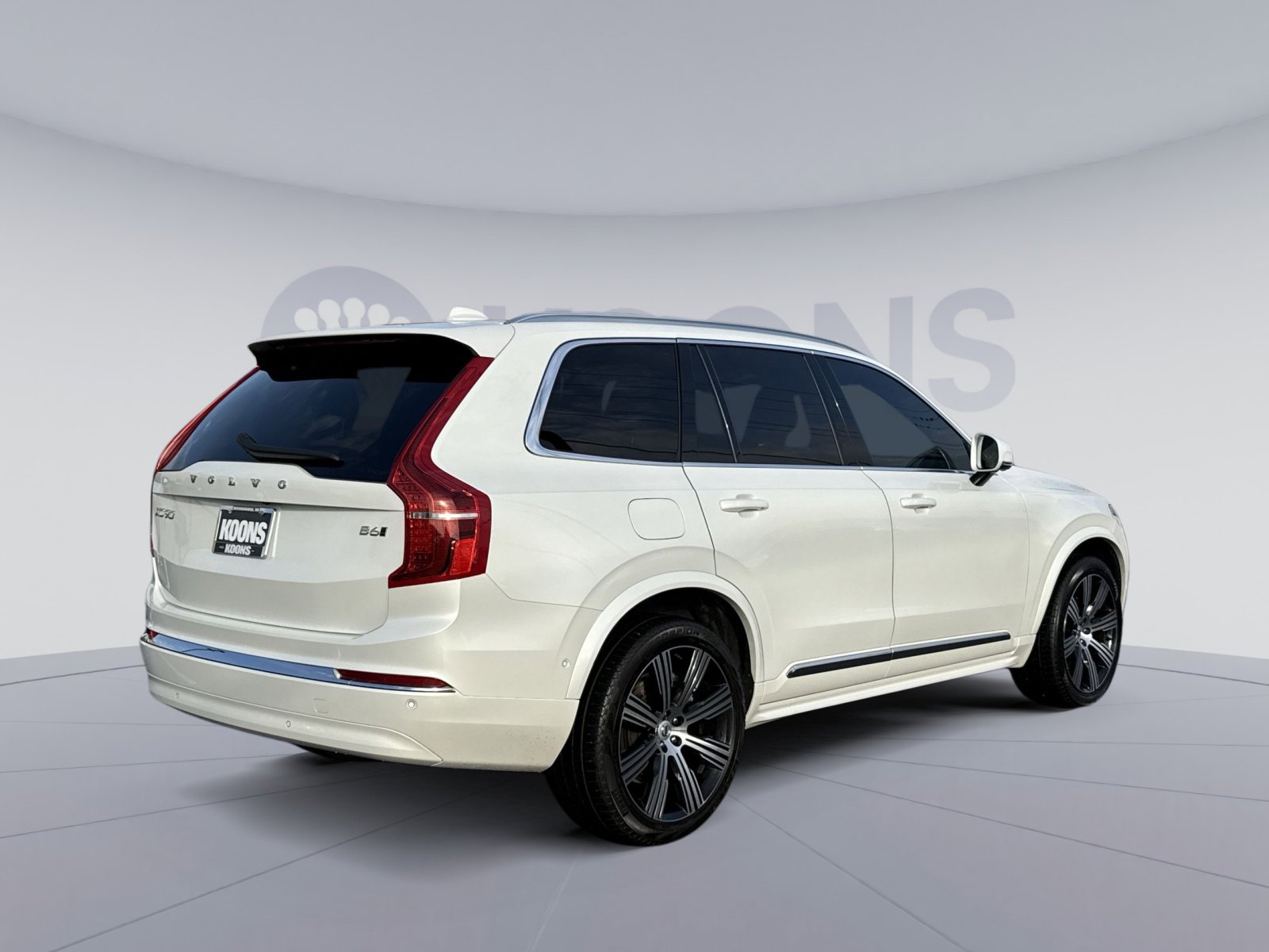 Used 2024 Volvo XC90 B6 Ultimate w/ Protection Package image 7