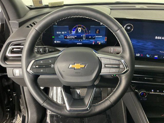 Used 2025 Chevrolet Traverse LT FWD image 16