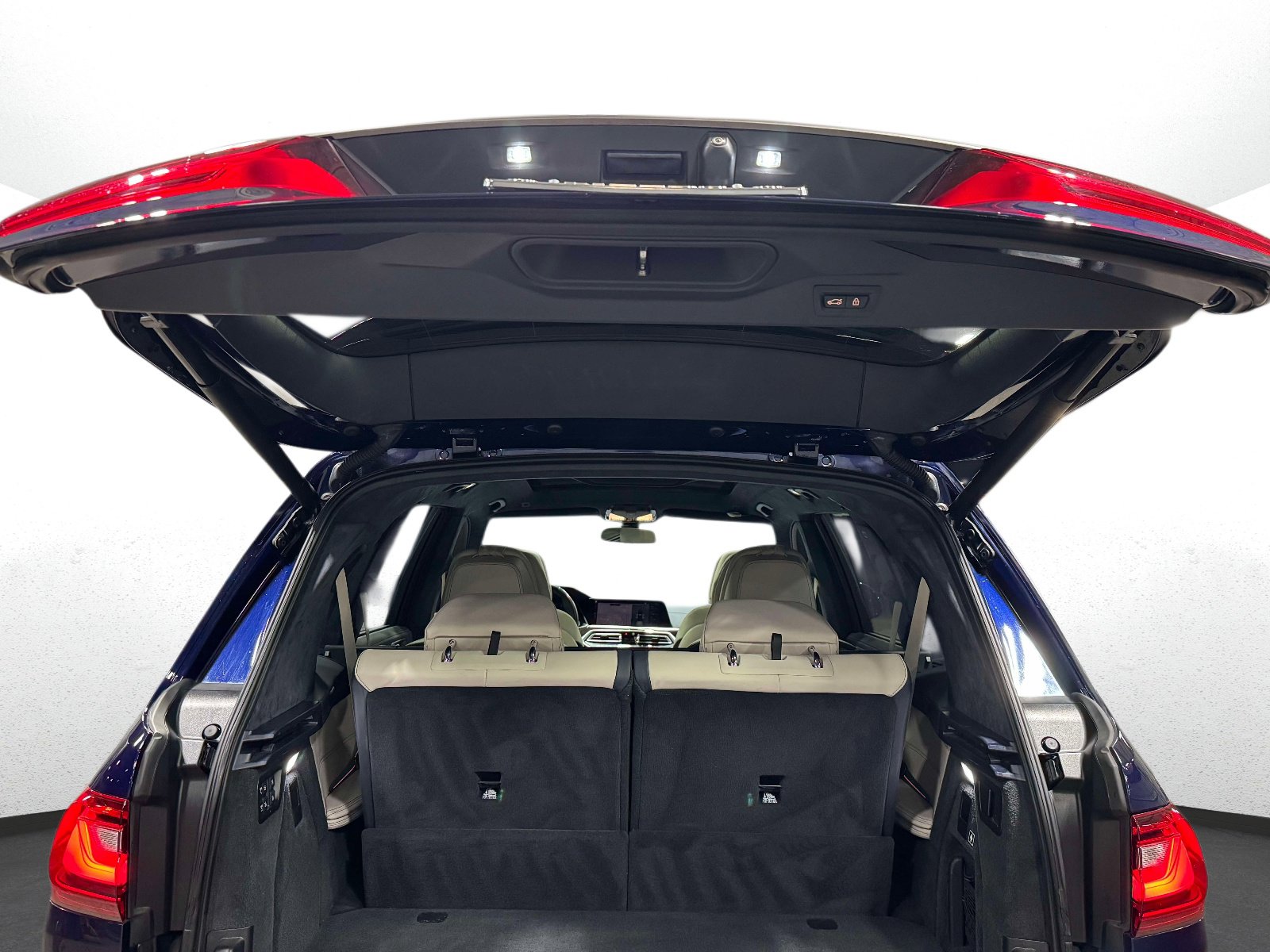 Used 2020 BMW X7 M50i image 12