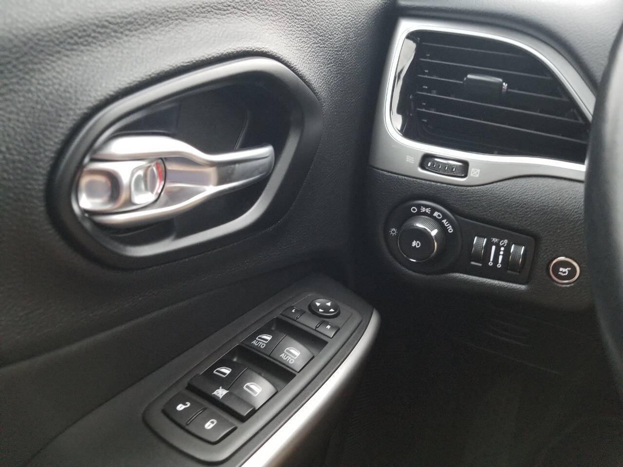 Used 2021 Jeep Cherokee Latitude Lux 80th Anniv w/ Quick Order Package 26U 80TH AWD/4WD image 31