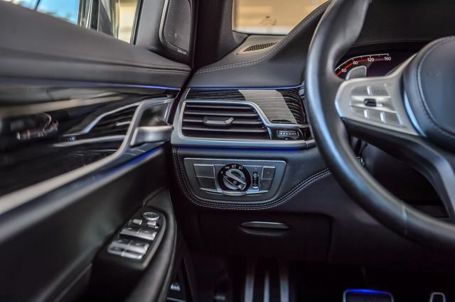 Used 2022 BMW 740i w/ M Sport Package RWD image 25