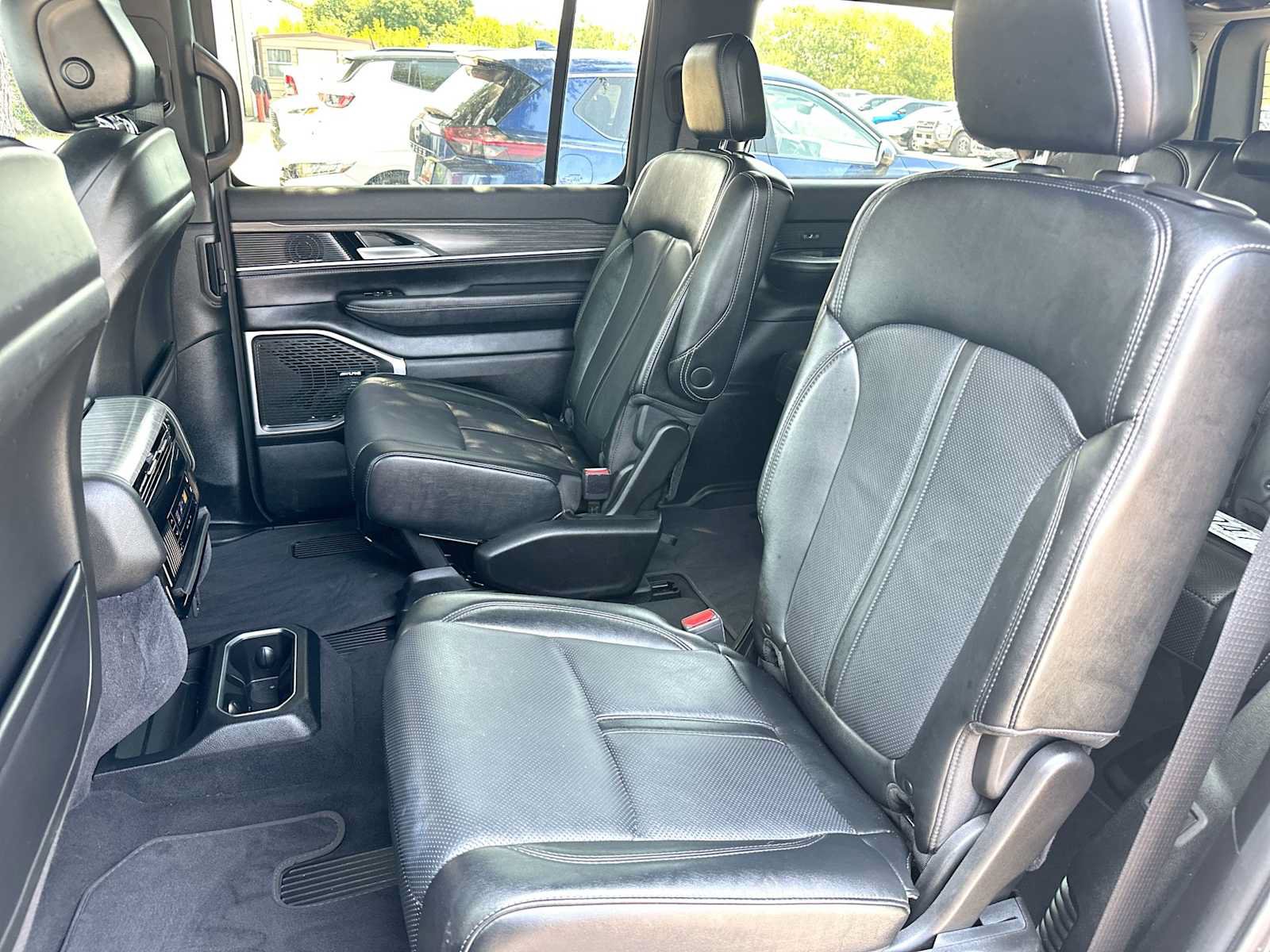 Used 2024 Jeep Wagoneer Series III AWD/4WD image 23