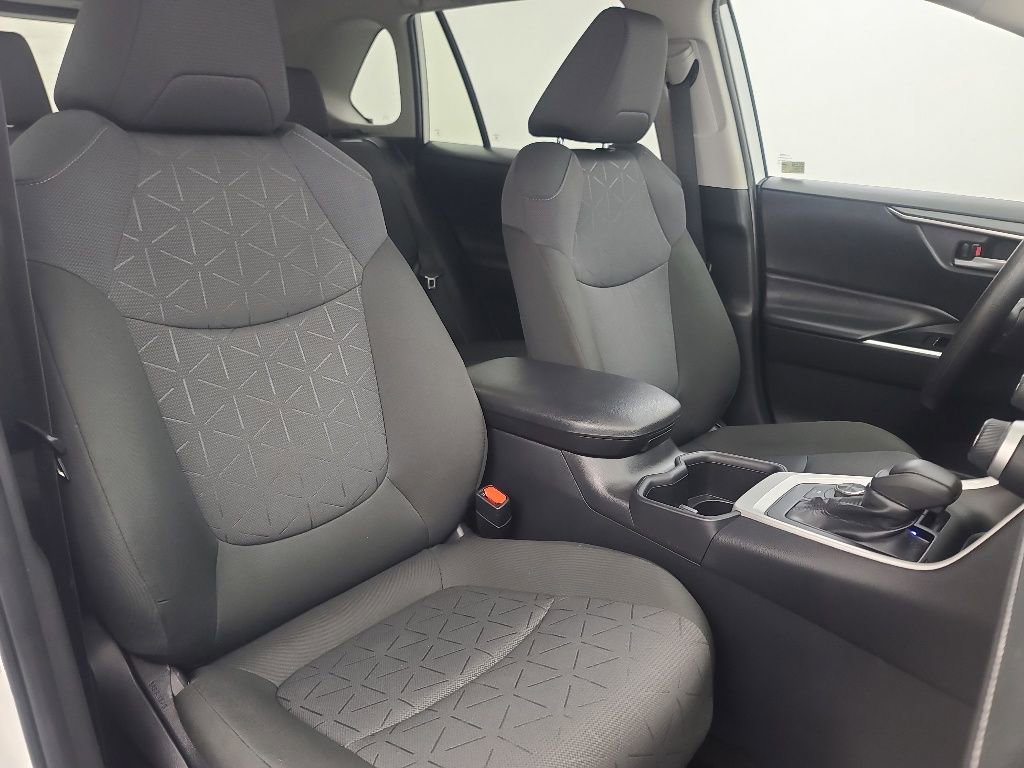 Used 2025 Toyota RAV4 XLE AWD/4WD image 18
