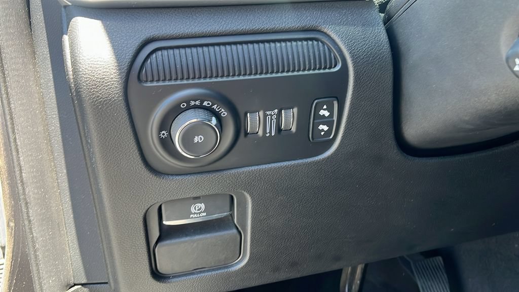 Used 2023 Jeep Wagoneer 4WD w/ Convenience Group I image 11