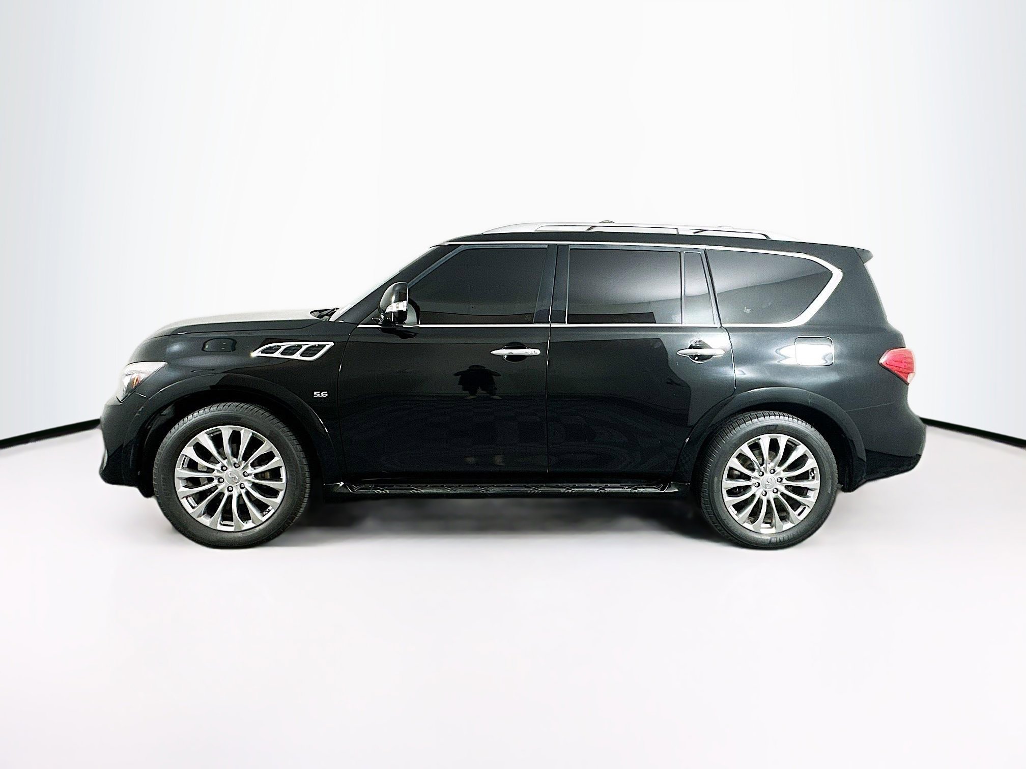 Used 2016 INFINITI QX80 Luxe w/ 22" Wheel Package RWD image 4